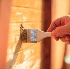 Quelle peinture choisir pour rénover le bois extérieur ?